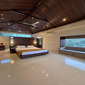Orchard Suite Bathtub
